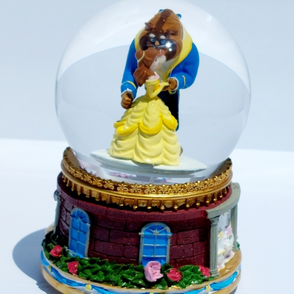Disney Beauty and the Beast Snowglobe - Picture 4 of 6